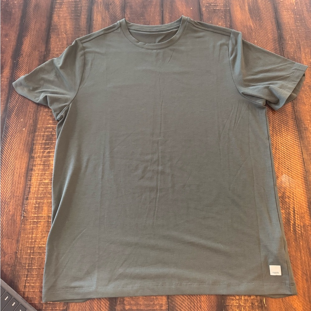 Vuori Current Tech Tee in Aspen Green